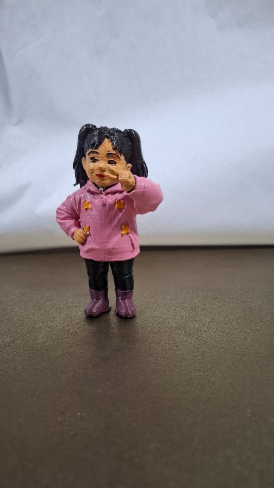 "Mini Sofi con Estrellas – Figura 3D Pintada a Mano"